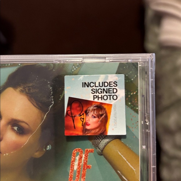 The Life of a Showgirl Taylor Swift SIGNED CD NWT - Picture 3 of 4